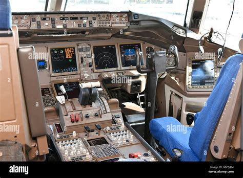 boeing 777 flight deck|boeing 777 upper deck.